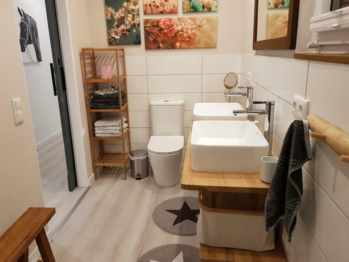 Grosse, Helle Ferienwohnung Mit 2 Balkonen Auf Dem Bauernhof In Der Lueneburger Heide Oetzen Exteriör bild
